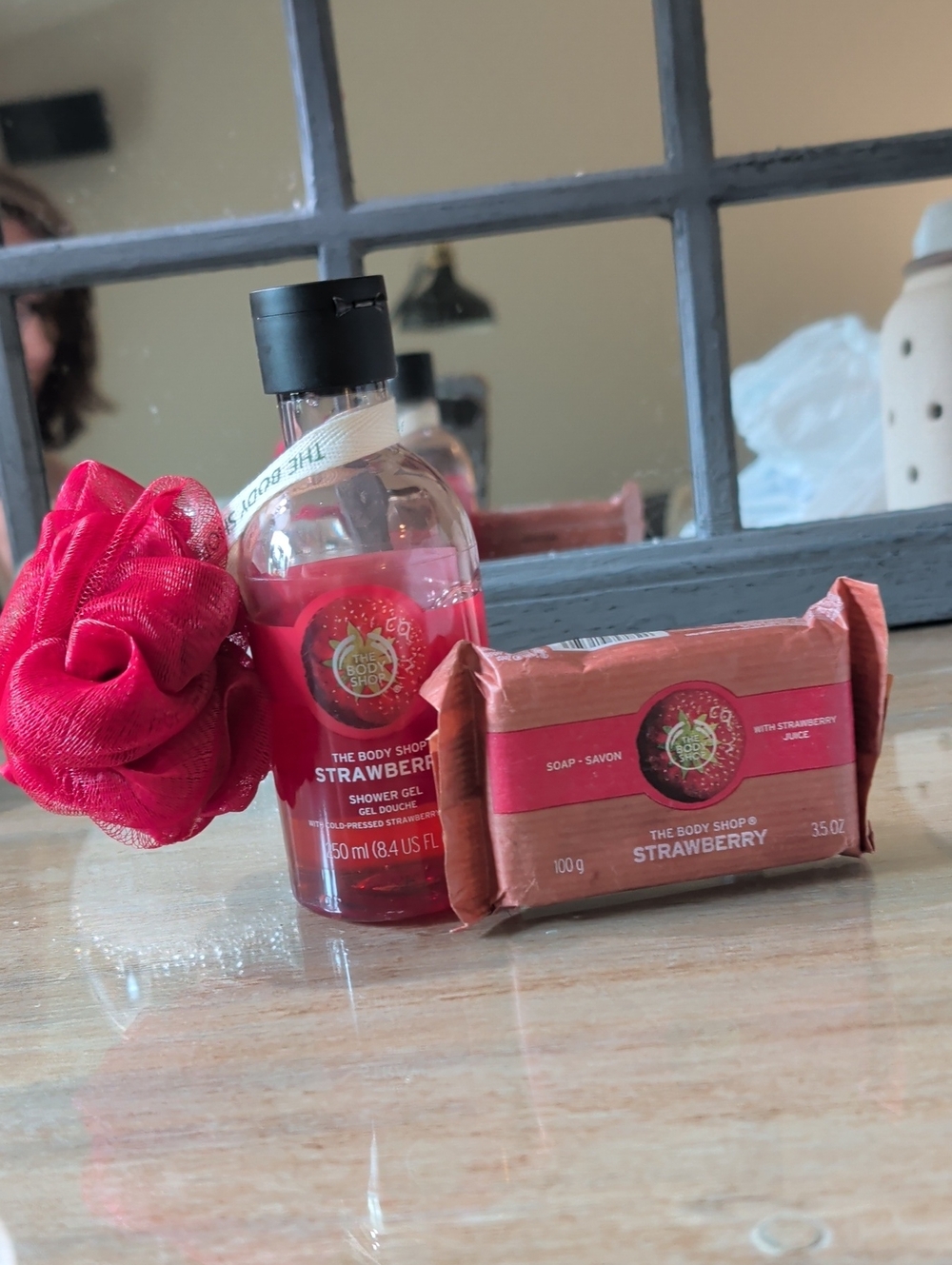The Body Shop Strawberry Shower Gel, Soap Bar & Pink Loofah Set